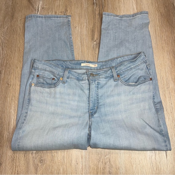 LEVI'S Boyfriend Women's Light Blue Wash Jeans Size 10 Relaxed Fit Mid Rise